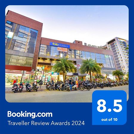 Fabhotel Happinex Surat Bagian luar foto
