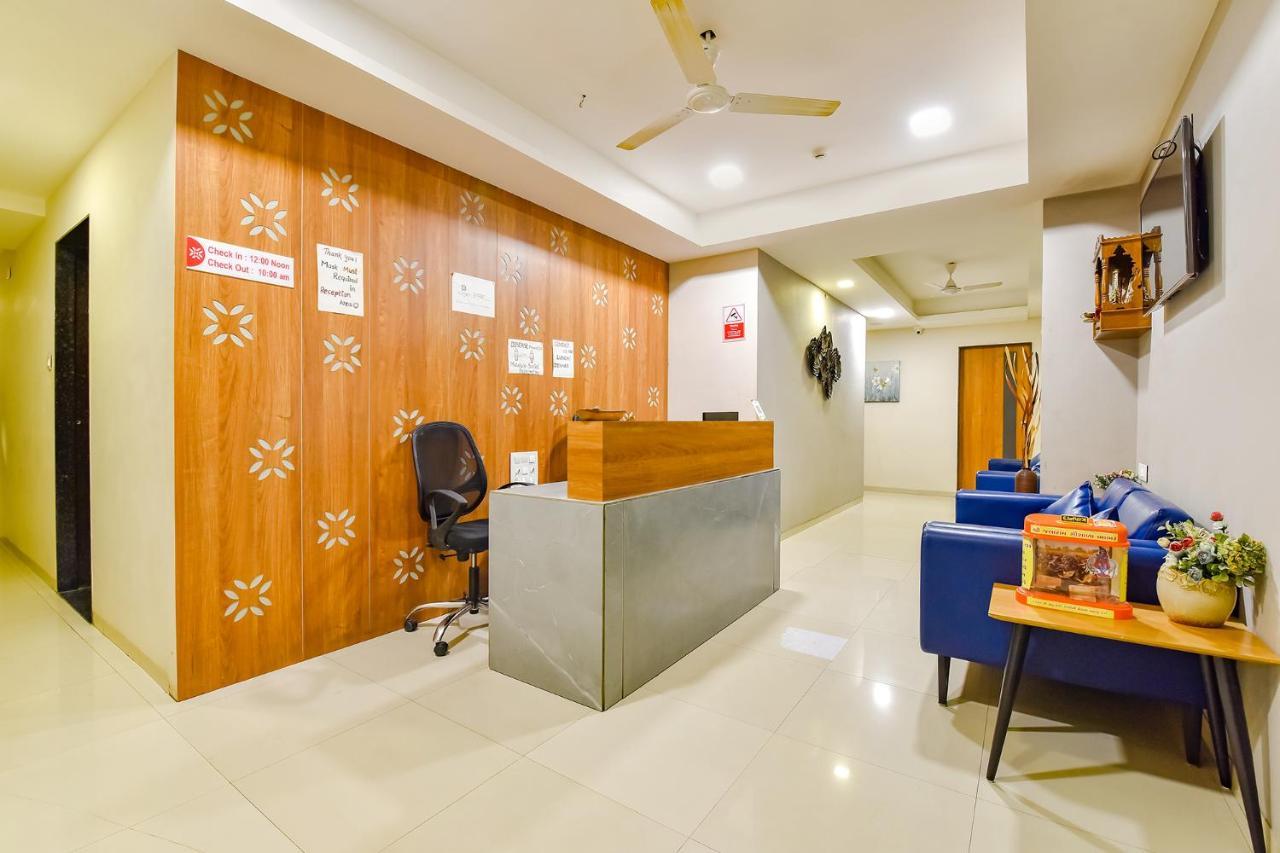 Fabhotel Happinex Surat Bagian luar foto