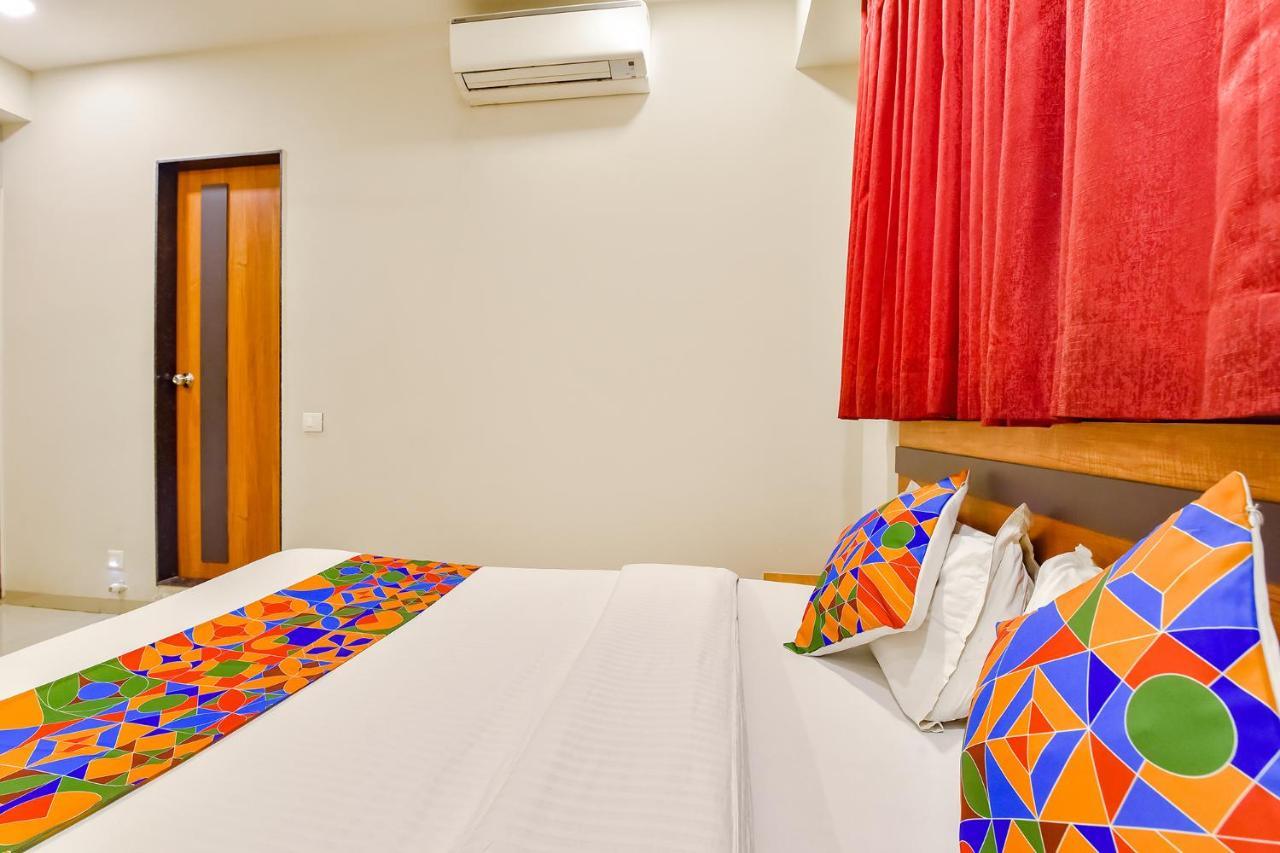 Fabhotel Happinex Surat Bagian luar foto