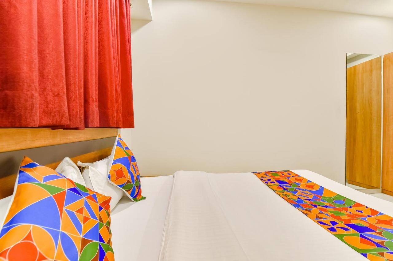 Fabhotel Happinex Surat Bagian luar foto