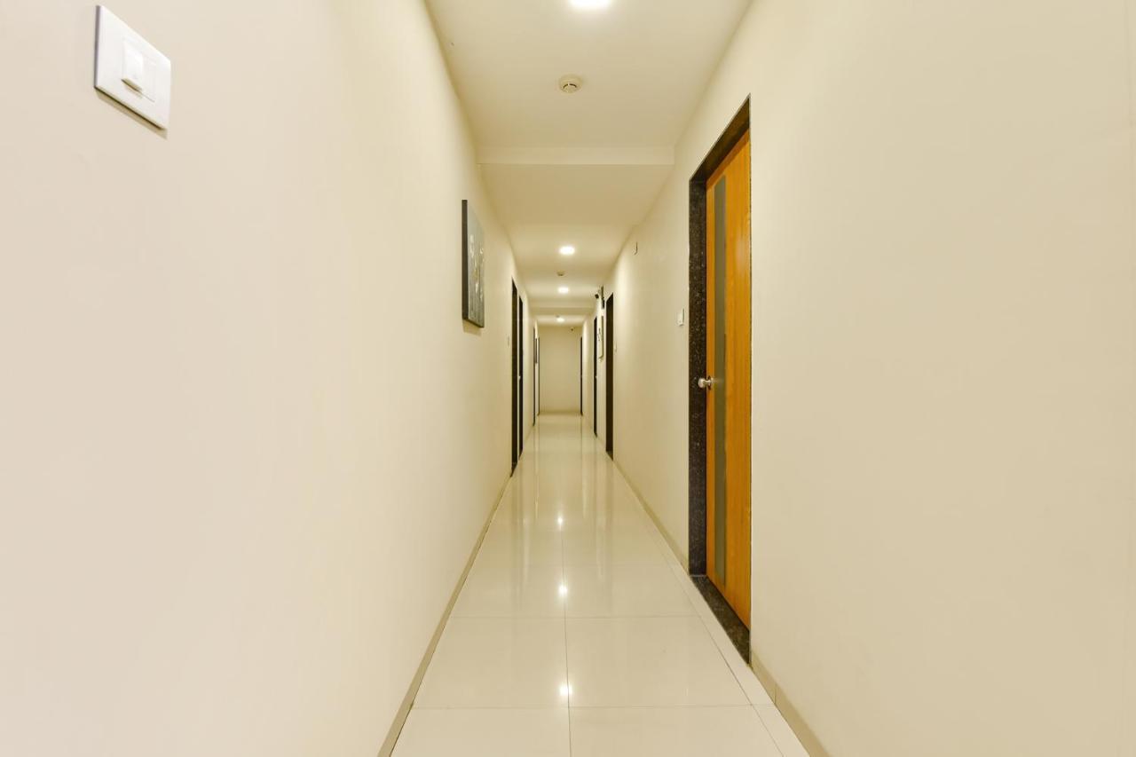 Fabhotel Happinex Surat Bagian luar foto