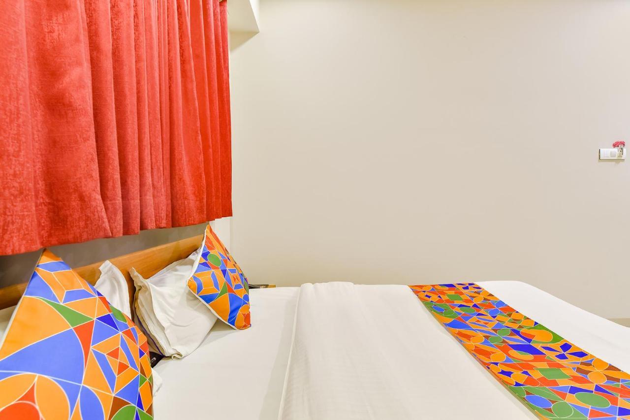 Fabhotel Happinex Surat Bagian luar foto