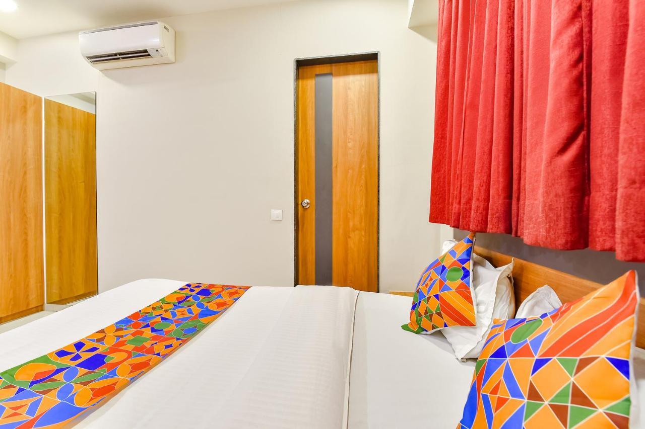 Fabhotel Happinex Surat Bagian luar foto