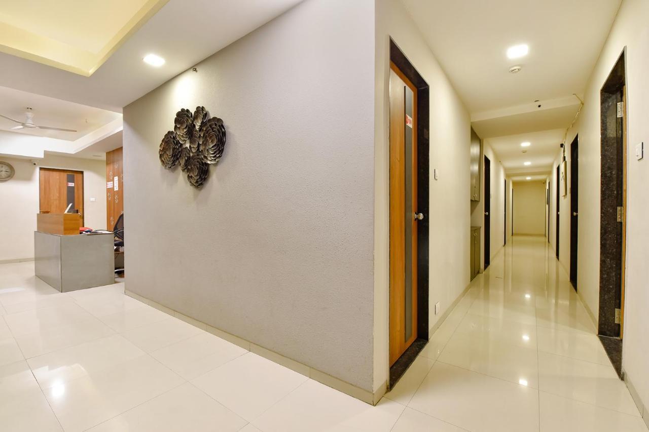 Fabhotel Happinex Surat Bagian luar foto