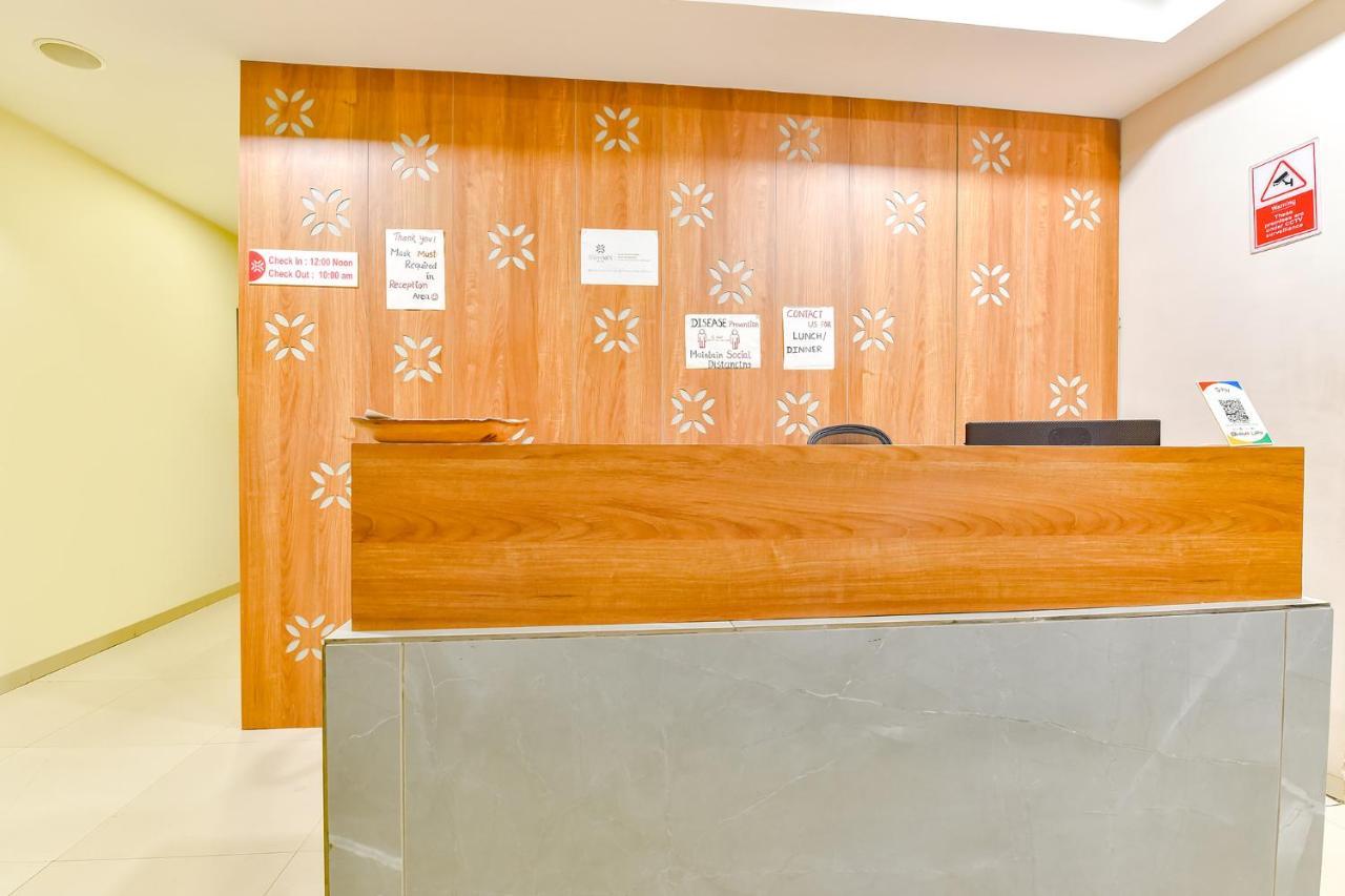 Fabhotel Happinex Surat Bagian luar foto